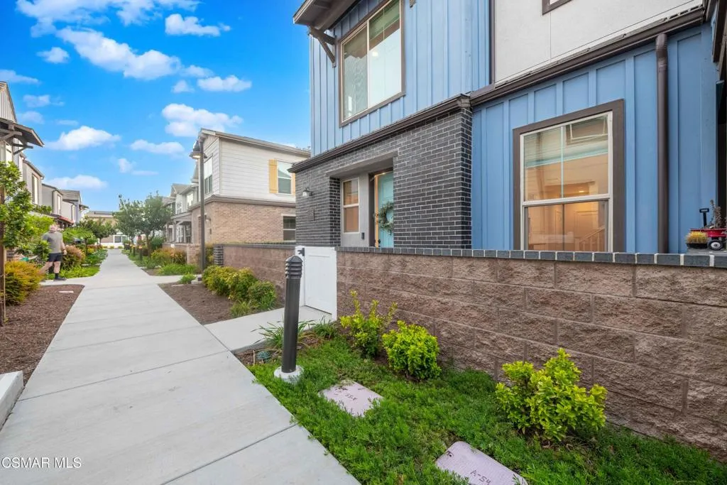 118 Red Brick Drive 1, Simi Valley, California 93065 home-pic-3